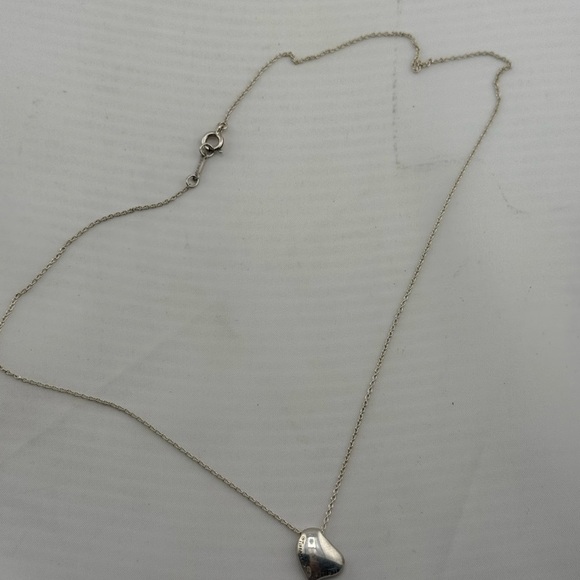 Tiffany & Co 9.25 S. Silver Heart Necklace - Picture 2 of 5
